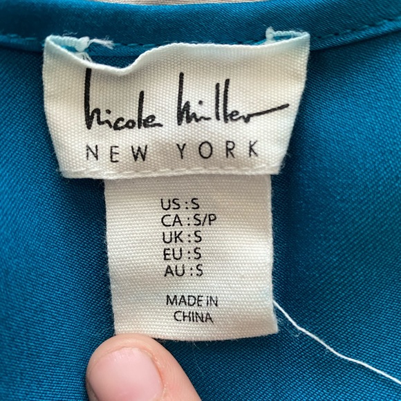 Bundle of 5 Women Blouses - Picture 16 of 16